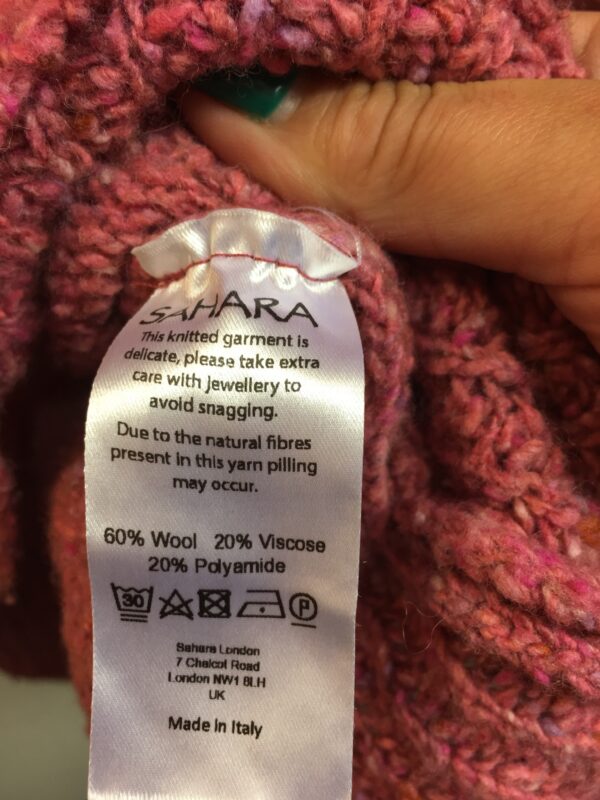 Sahara pink rollneck label
